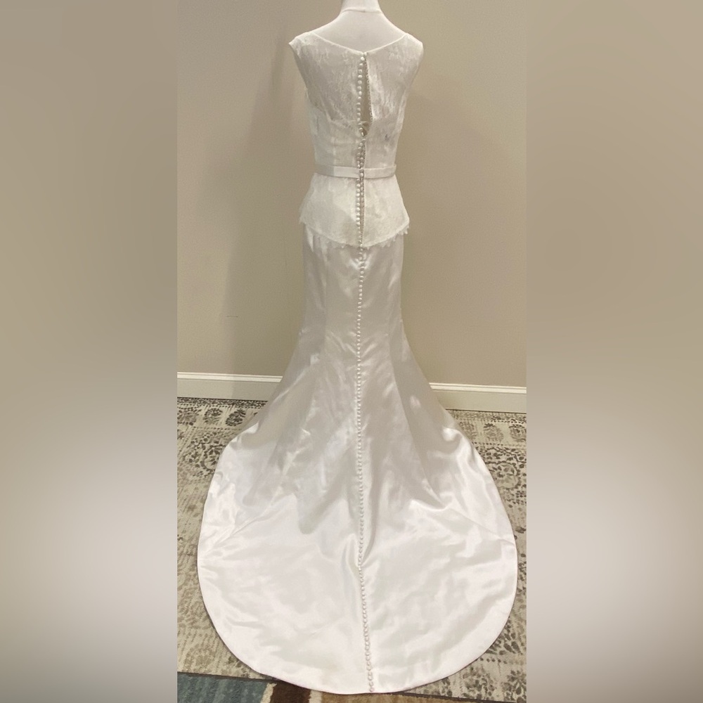 Chic White Sleeveless Gown - Picture 10 of 11